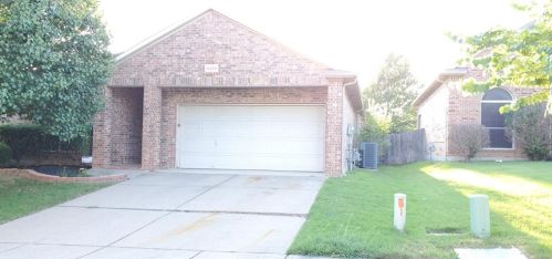 6213 Miranda Dr, Fort Worth, TX 76131-1237