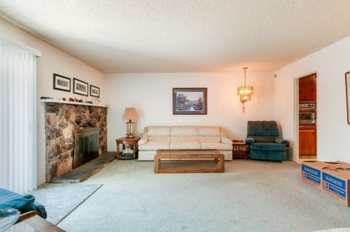 6950 Peralta Pl, Riverside CA  92509-6311 exterior