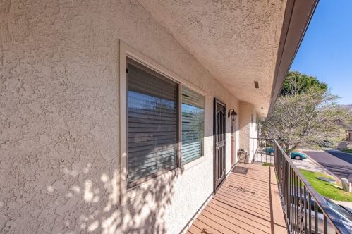 2044 Avenida Vista Delmonte, Simi Valley, CA 93063-4017
