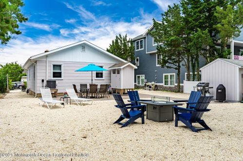 9 16th St, Barnegat Light, NJ 08006-1545