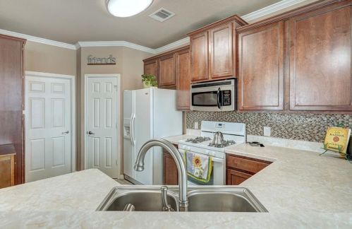 108 Ferrule Dr, Uhland TX 78640-8008 exterior