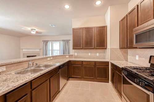 2514 Amy Lee Dr, Conroe TX  77304-5003 exterior