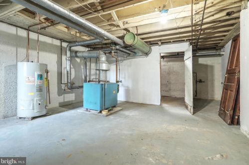 437 Carlisle St, Hanover PA 17331-2188 exterior