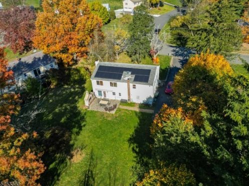 24 Hillside Rd, Hackettstown, NJ 07840-4141