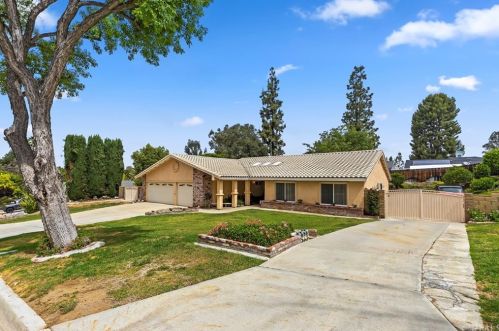 1181 Tiger Tail Dr, Riverside CA  92506-5423 exterior