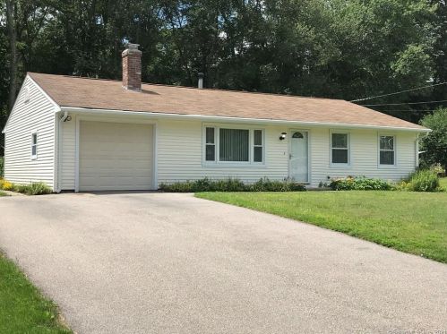 7 Meeting House Ln, Gales Ferry, CT 06339-1720