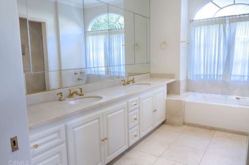 1628 La Loma Dr, Santa Ana CA 92705-3078 exterior