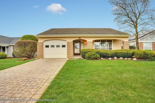 60 Greenwich Ave, Lakehurst, NJ 08759-6661