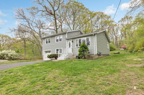 51 Sunset Dr, Huntington, CT 06484-4354