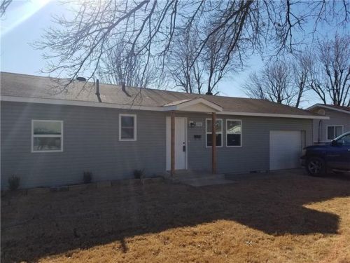 303 Fink Dr, Springdale, AR 72764-6426
