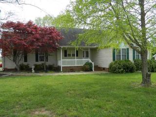 117 Mcclain Lake Dr, Anderson, SC 29625-5655