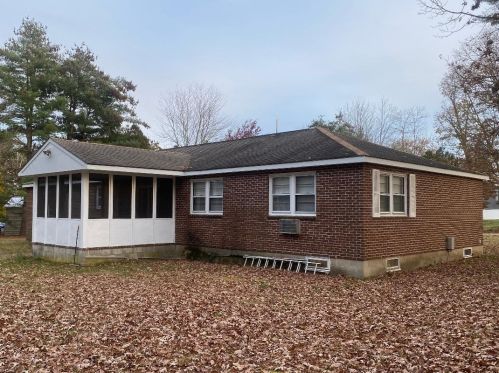 20 Shady Ln, Plaistow, NH 03865-2110