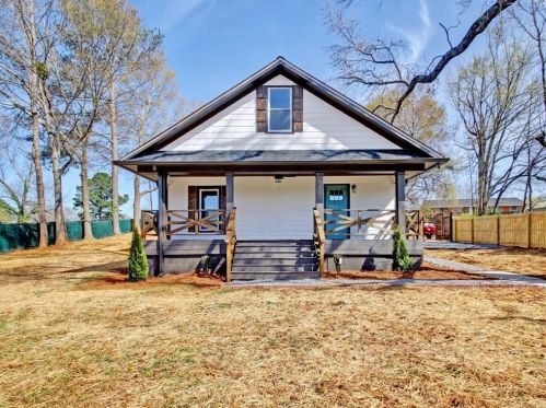 906 Mable St, Mableton, GA 30126-2235