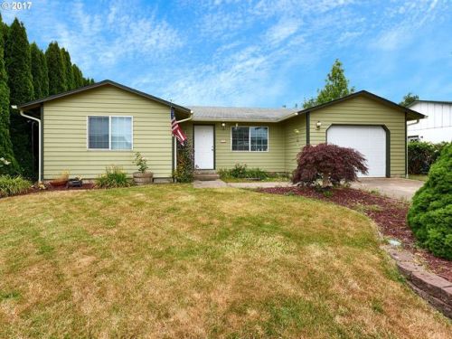 2761 12th St, Lebanon, OR 97355-1074