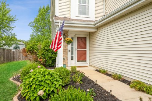 1966 Peninsula Ct, Pingree Grove, IL 60140-2039