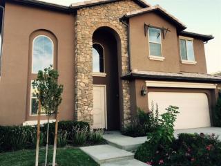 11335 Via Napoli Dr, Fresno, CA 93730-8831