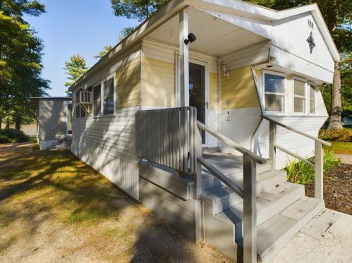 20 Downing Rd, New Durham, NH 03855-2210