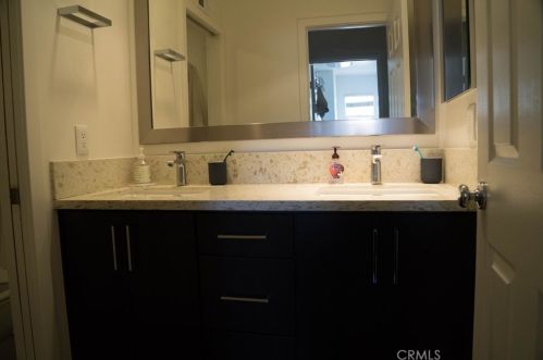 33 Commonwealth, Irvine CA  92618-7003 exterior