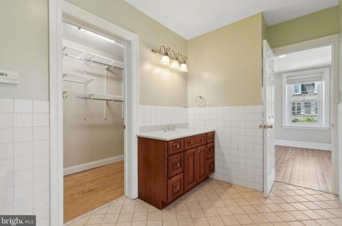 28 Gravers Ln, Philadelphia PA 19118-4132 exterior