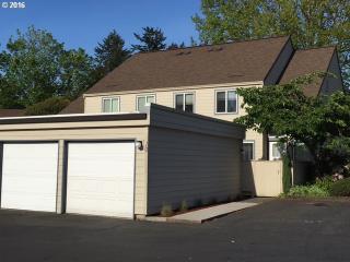 333 Village Squire Ave, Damascus OR  exterior