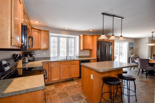 32 Wildewood Ln, Dover, NH 03820-6050