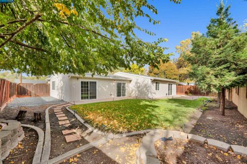 215 Cleopatra Dr, Concord CA  94523-3411 exterior