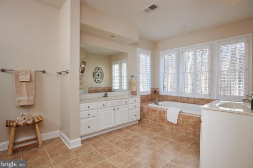 309 Reserve Gate Ter, Silver Spring MD 20905-5040 exterior