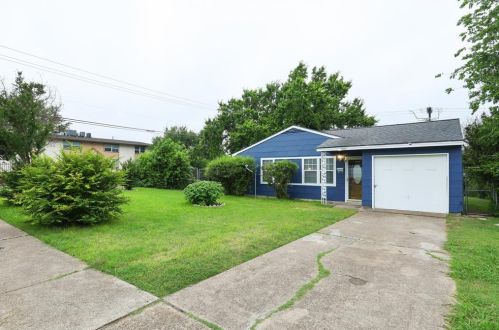 5881 Bluffman Dr, Dallas, TX 75241-4104