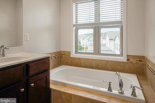 1307 Autumn Brook Ave, Silver Spring MD  20906-6752 exterior