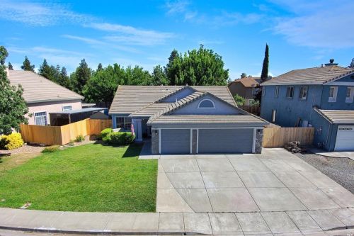 818 Topaz Ct, Vacaville, CA 95687-7870