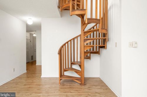 514 Eagles Chase Dr, Trenton NJ  08648-2539 exterior