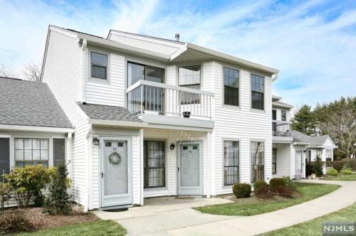 77 Konight Ct, Mahwah, NJ 07430-2959