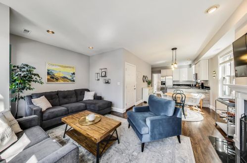 1016 George St, Chicago, IL 60657-4312