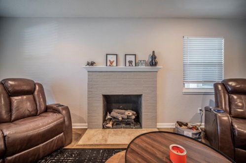 2711 Avon St, Dallas TX  75211-2306 exterior