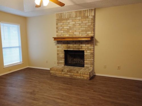 6909 Sierra Dr, Fort Worth TX  76180-6151 exterior