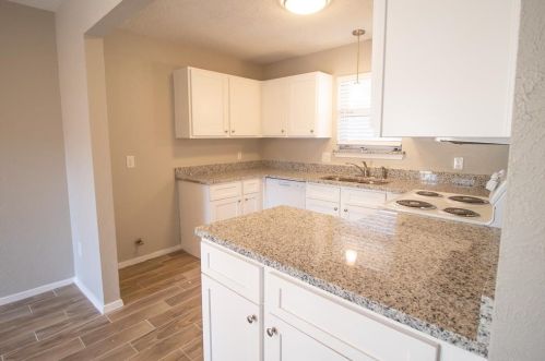 2024 Clubview Dr, Carrollton TX 75006-1704 exterior