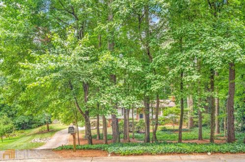 1327 Wood Park Dr, Kennesaw, GA 30152-4640