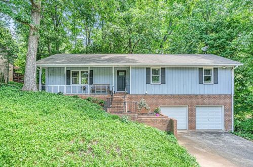 6869 Lockridge Dr, Atlanta GA  30360-1514 exterior