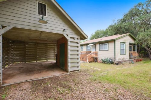 7807 Crazy Horse Dr, Austin TX  78737-1435 exterior