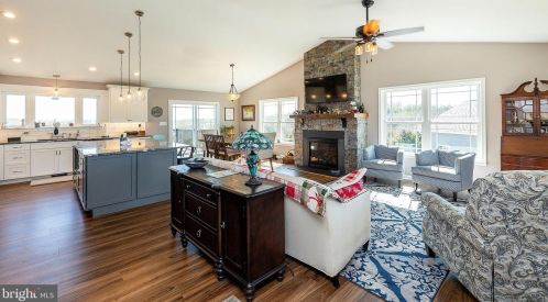 1952 Collinsville Rd, Cross Junction, VA 22625-2119