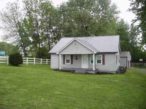 612 Days Rd, Lafayette, TN 37083-1014