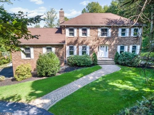 44 Round Hill Rd, Kinnelon, NJ 07405-3219