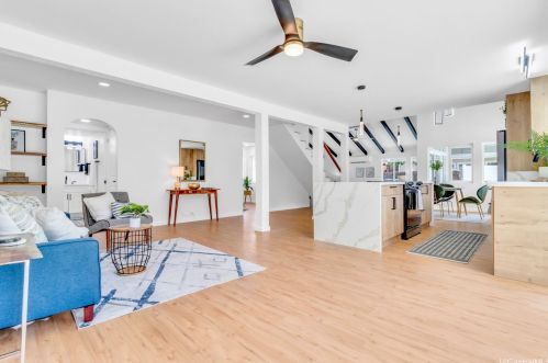 6847 Niumalu Loop, Honolulu HI  96825-1642 exterior