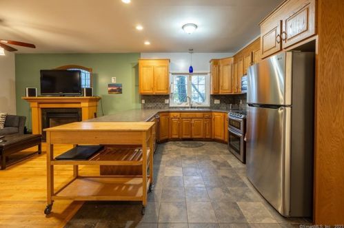 6 Mount Pleasant St, Derby CT  06418-2043 exterior