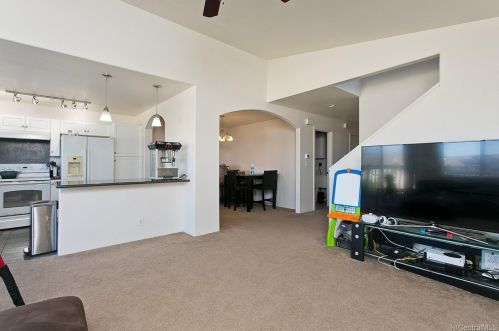 871090 Kaipoi St, Nanakuli, HI 96792-5412