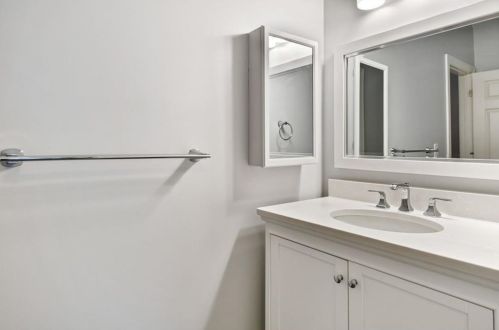 1066 Hedge Rose Ct, Atlanta GA  30324-2781 exterior