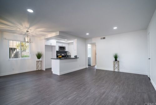 611 Newhope St, Santa Ana, CA 92704-2195
