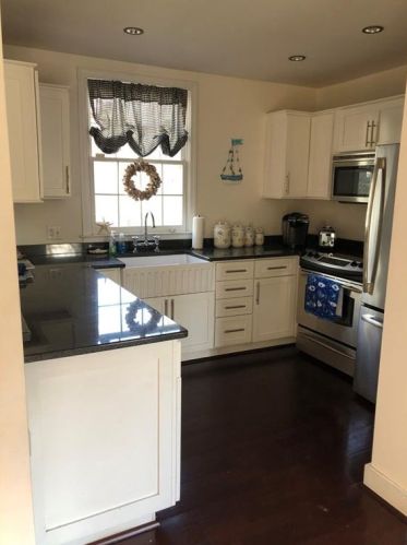 2 Lasalle Pl, Middletown RI  02840-1510 exterior