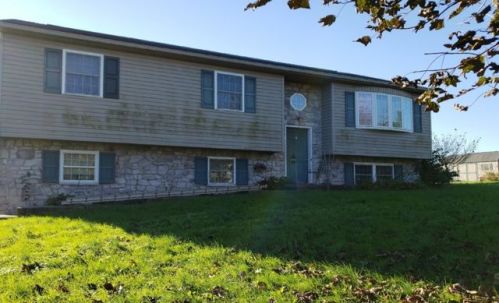 190 Mill Rd, New Schaefferstown, PA 19506-8724