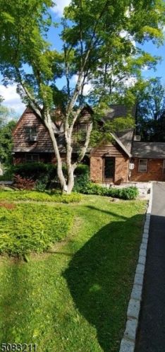 177 Long Hill Rd, Gillette, NJ 07933-1430